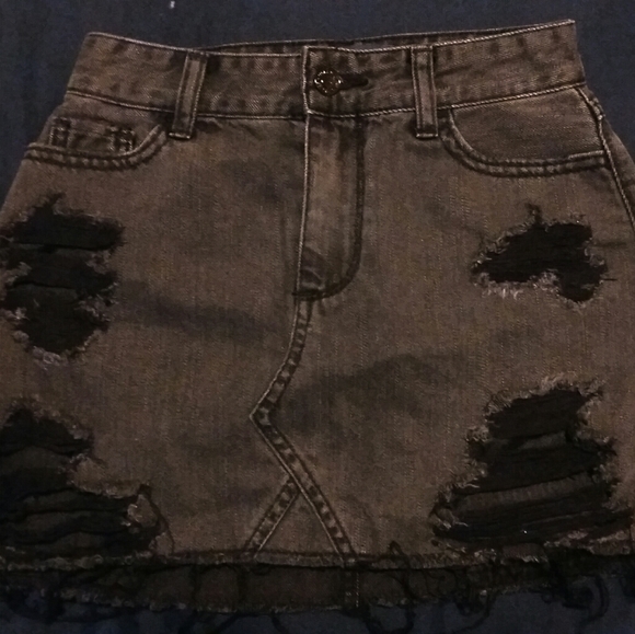 Free with Bundle! 4/$25- Hollister Denim Skirt - Picture 9 of 9